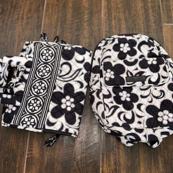 🖤 Vera Bradley Backpack in “Night & Day” Floral — Classic Quilted Cotton - Picture 11 of 13